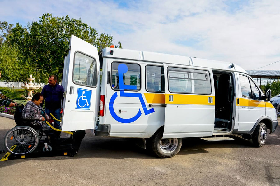 В МБУ «Центр социального обслуживания граждан пожилого возраста и инвалидов» Целинского района продолжает работать спецтранспорт, который центр получил в прошлом году.