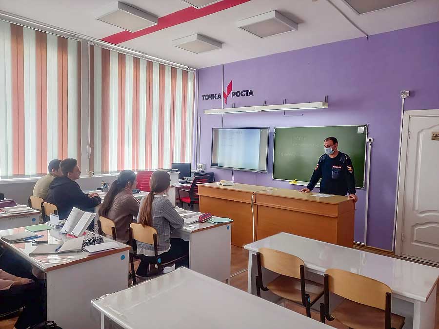 «Дети России-2022»: инспектор ПДН встретился со школьниками Целинской СОШ №8