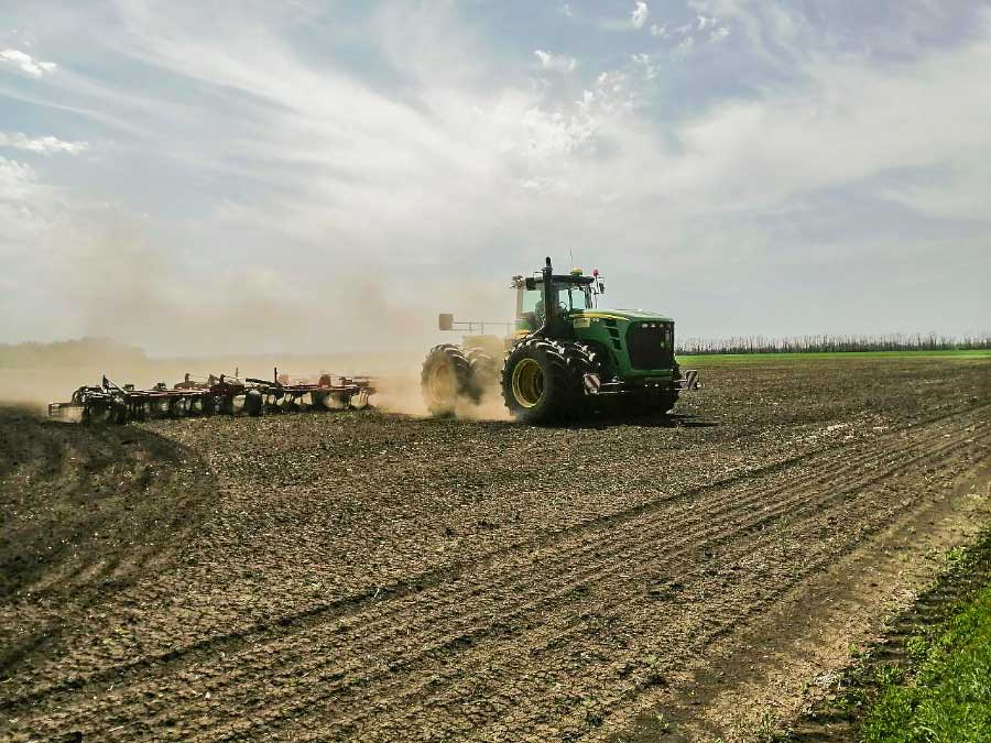 Целинские аграрии на первом месте в Ростовской области по объёмам ярового сева