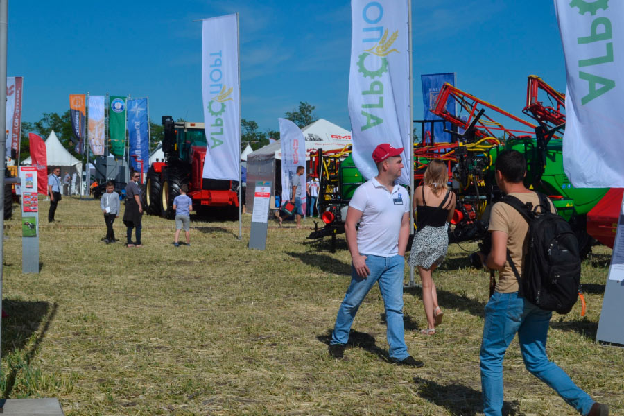 Целинские аграрии приняли участие в открытии выставки «День донского поля 2022»