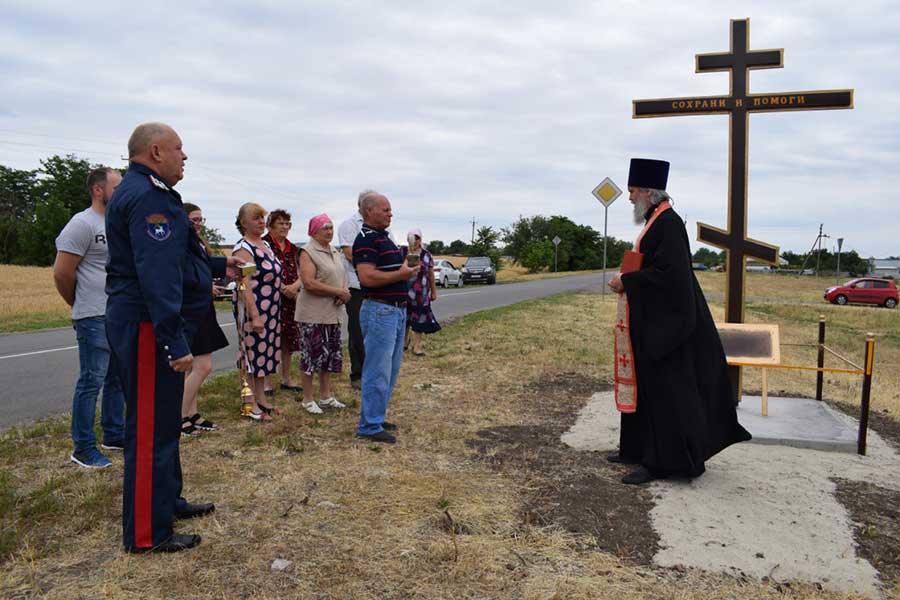 Поклонный крест появился на въезде в п. Юловский