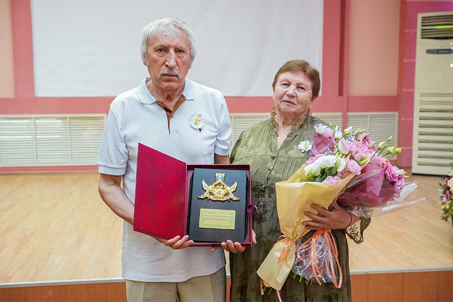 Знаком Губернатора «Во благо семьи и общества» награждена семья Кашириных
