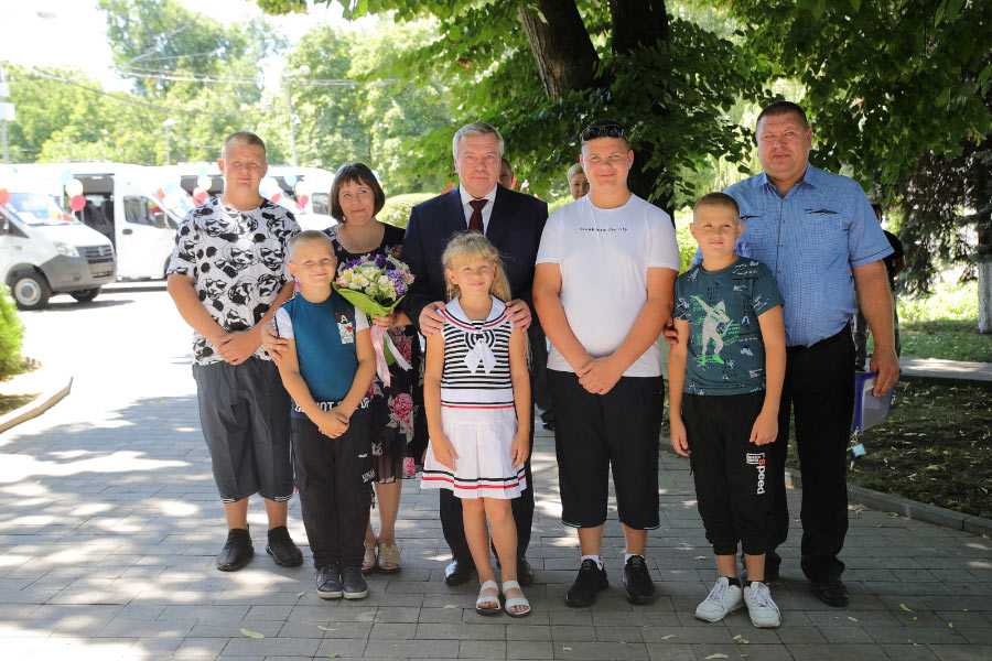 Многодетной семье Пинчук  из Целинского района — вручили микроавтобус