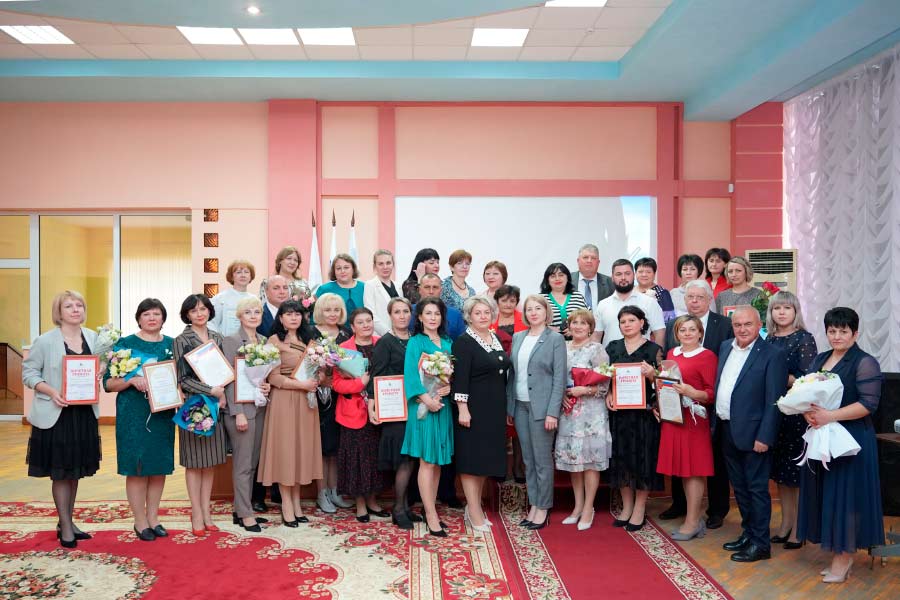 Эта особенная дата: в Целинском районе поздравили и наградили учителей.