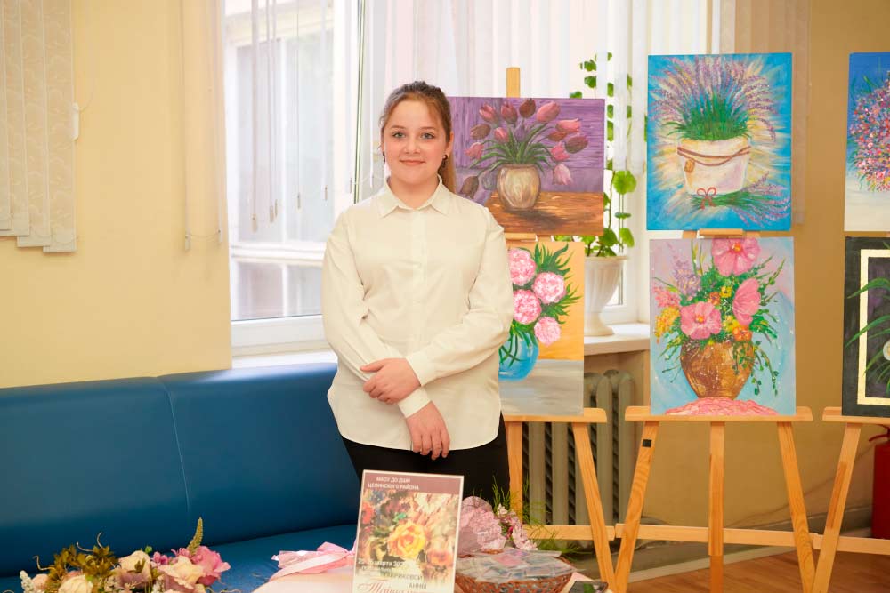 Выставка рисунков «Тайна цветка» открылась в Целинской ДШИ
