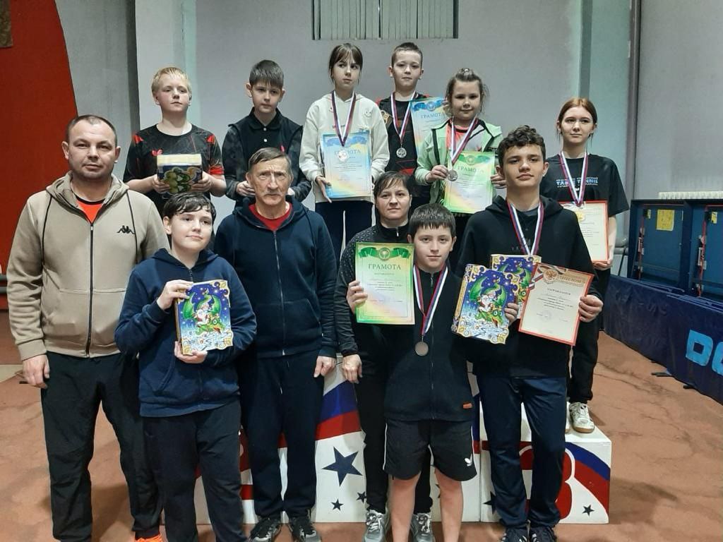 Новогодние награды юных целинских теннисистов! 