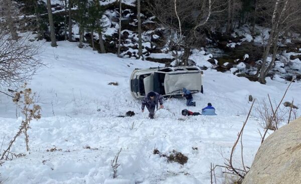 УАЗ с туристами из Ростовской области упал с горы в обрыв в КЧР