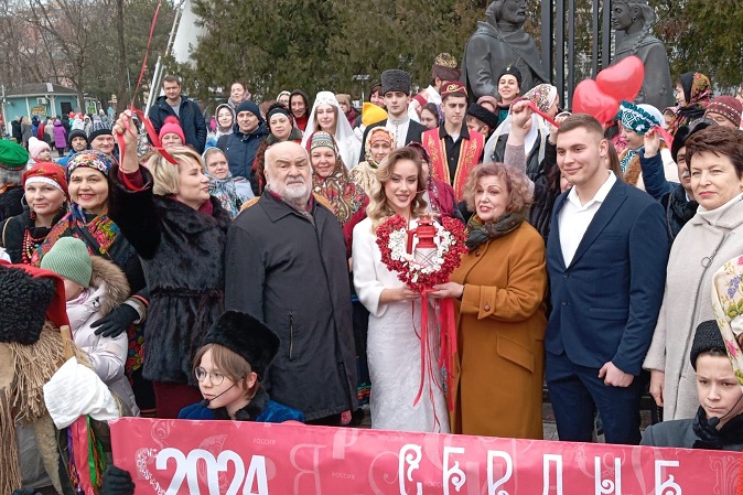 В Ростовской области 3 февраля встретили огонь семейного очага «Сердце России»